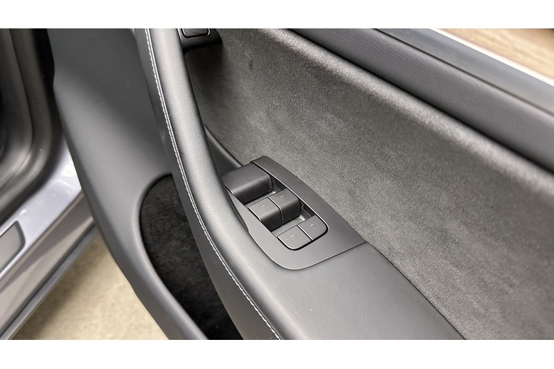 Tesla Model Y Performance - U4346