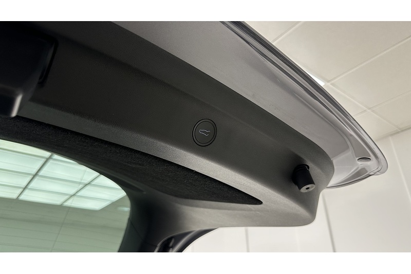 Tesla Model Y Performance - U4346