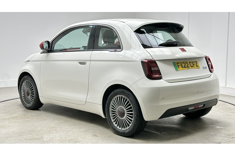 Fiat 500e RED - U4354
