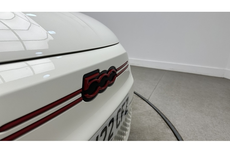 Fiat 500e RED - U4354
