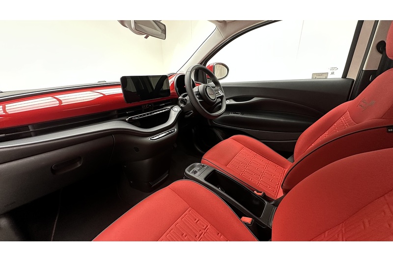 Fiat 500e RED - U4354