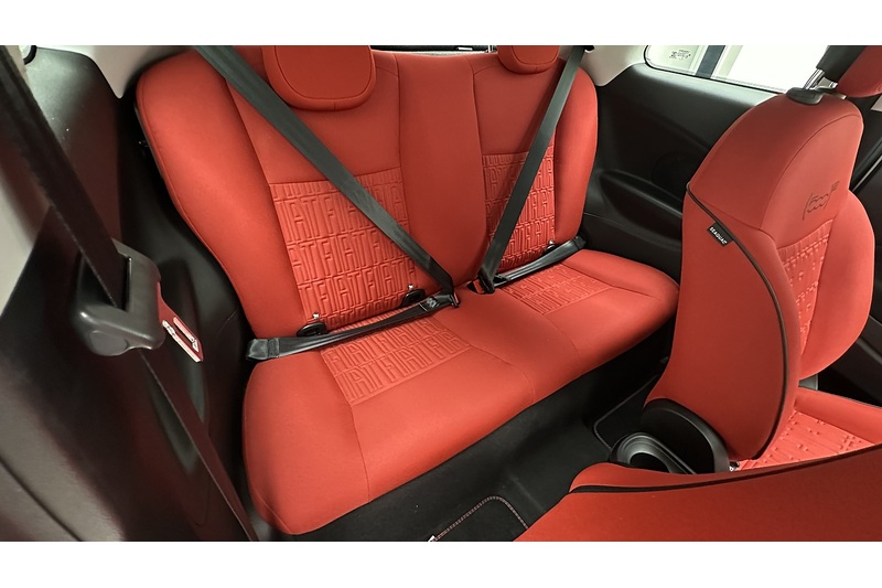 Fiat 500e RED - U4354