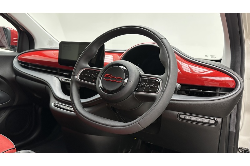 Fiat 500e RED - U4354