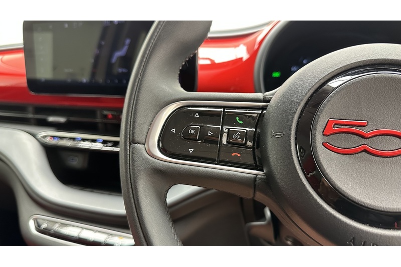 Fiat 500e RED - U4354