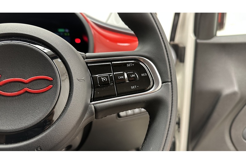 Fiat 500e RED - U4354