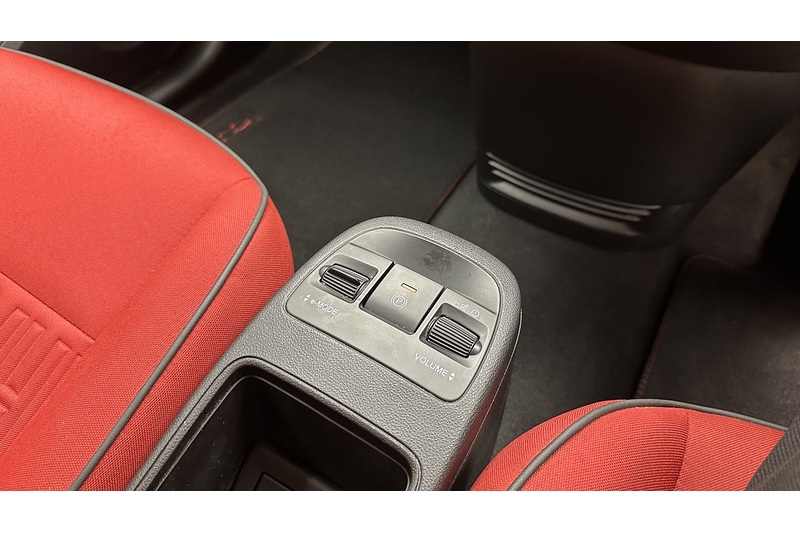 Fiat 500e RED - U4354