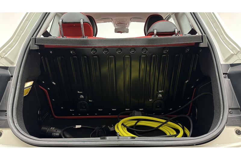 Fiat 500e RED - U4354