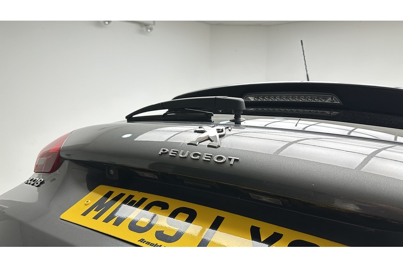 Peugeot 2008 PureTech GT Line - U4379