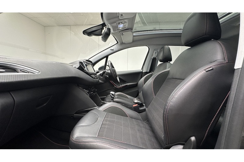Peugeot 2008 PureTech GT Line - U4379