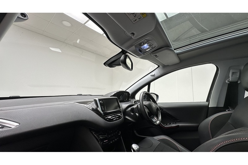Peugeot 2008 PureTech GT Line - U4379