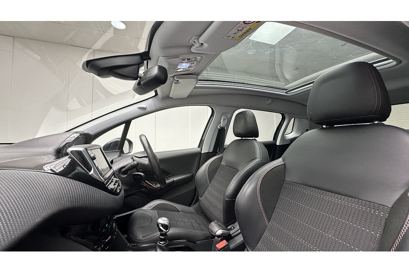 Peugeot 2008 PureTech GT Line - U4379