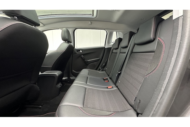 Peugeot 2008 PureTech GT Line - U4379