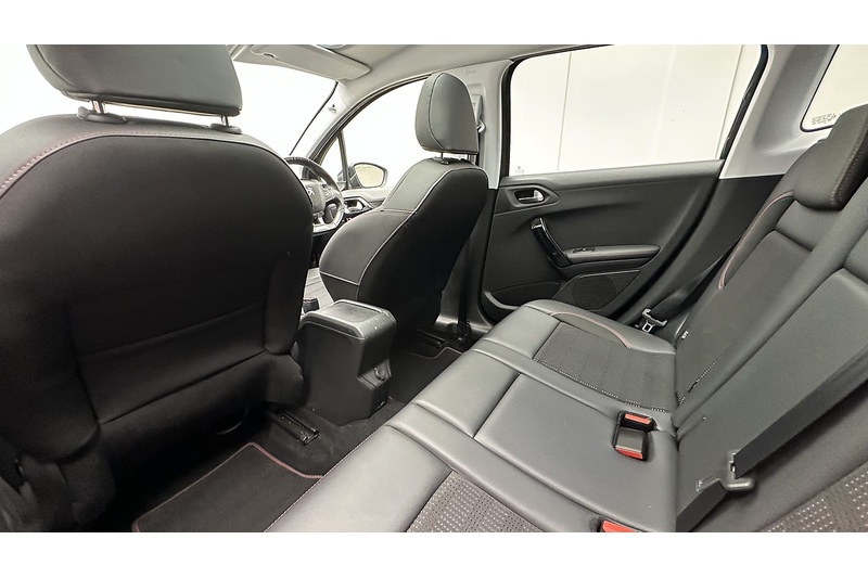 Peugeot 2008 PureTech GT Line - U4379
