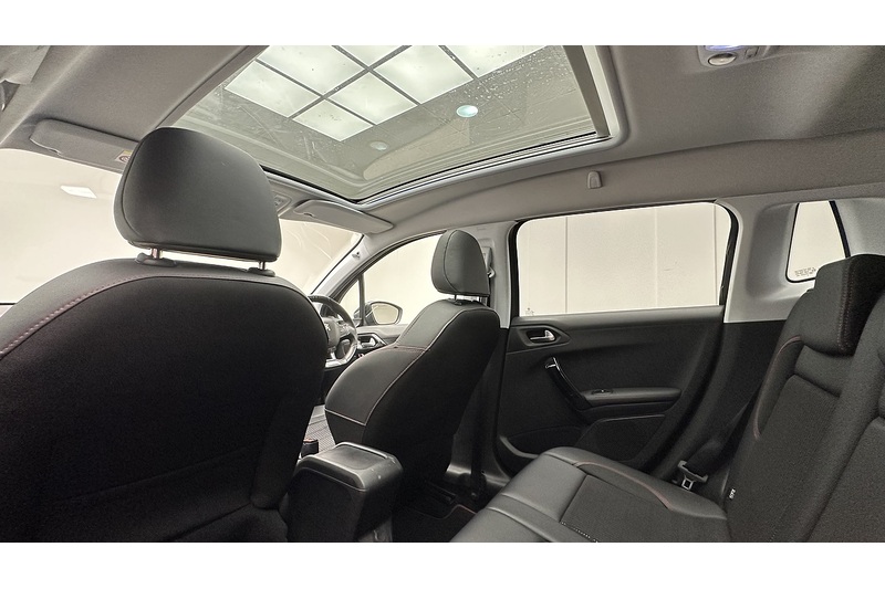 Peugeot 2008 PureTech GT Line - U4379