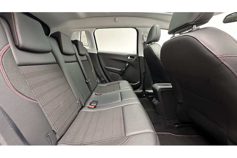 Peugeot 2008 PureTech GT Line - U4379