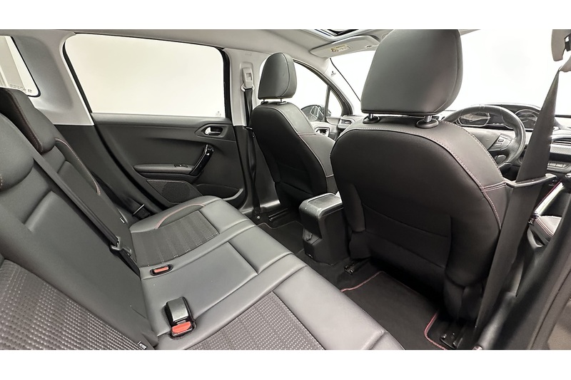Peugeot 2008 PureTech GT Line - U4379