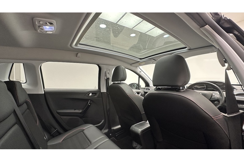 Peugeot 2008 PureTech GT Line - U4379