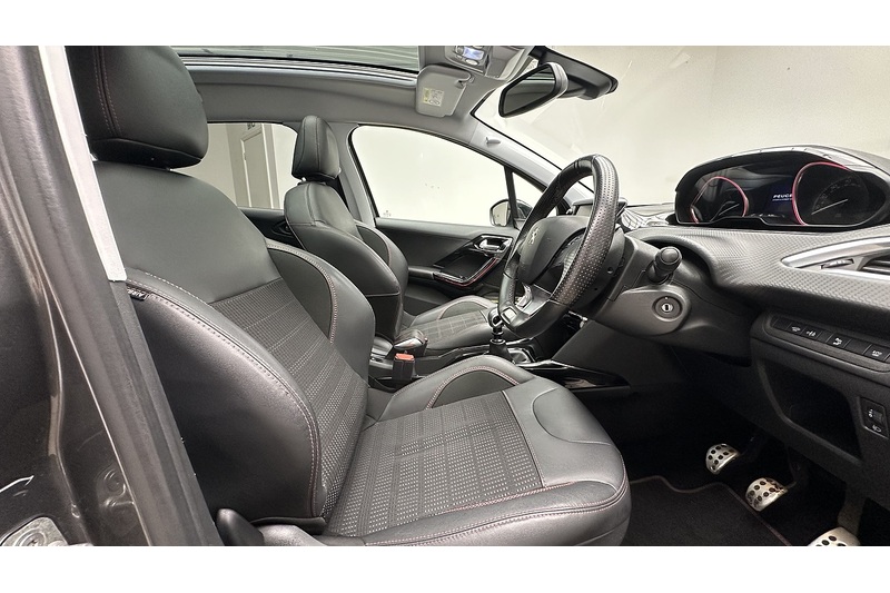 Peugeot 2008 PureTech GT Line - U4379
