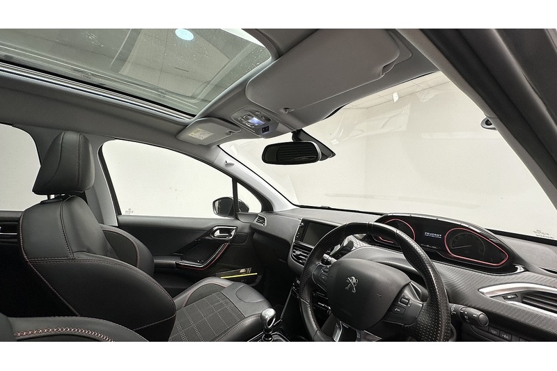 Peugeot 2008 PureTech GT Line - U4379