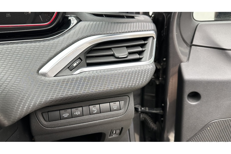 Peugeot 2008 PureTech GT Line - U4379