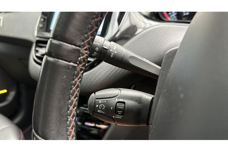 Peugeot 2008 PureTech GT Line - U4379