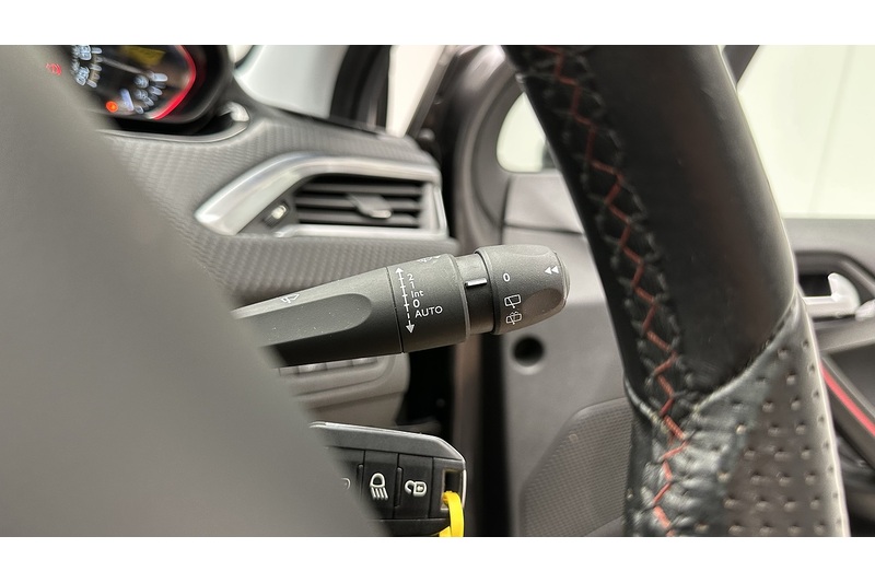 Peugeot 2008 PureTech GT Line - U4379