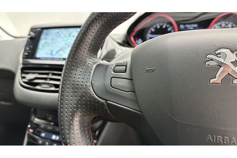 Peugeot 2008 PureTech GT Line - U4379