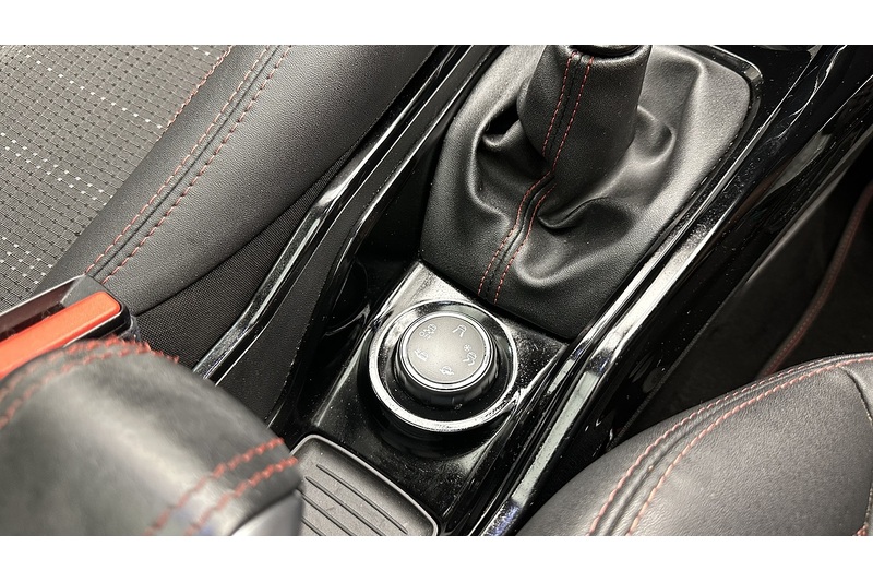 Peugeot 2008 PureTech GT Line - U4379