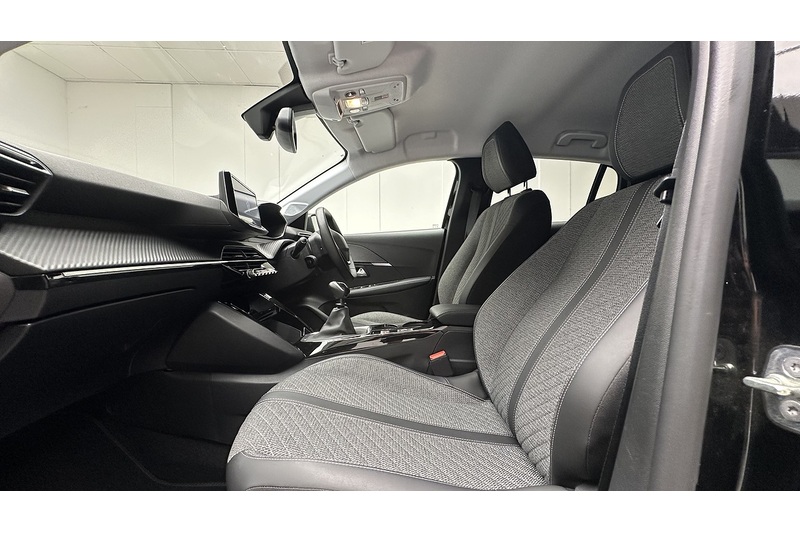 Peugeot 208 PureTech Allure - U4394
