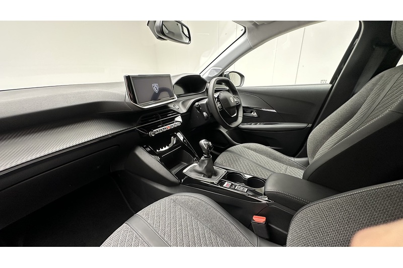 Peugeot 208 PureTech Allure - U4394