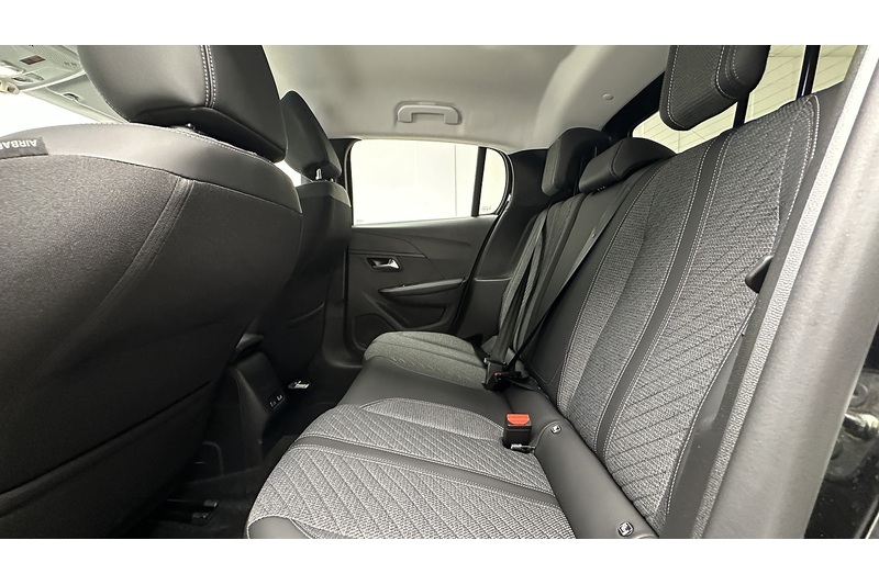 Peugeot 208 PureTech Allure - U4394