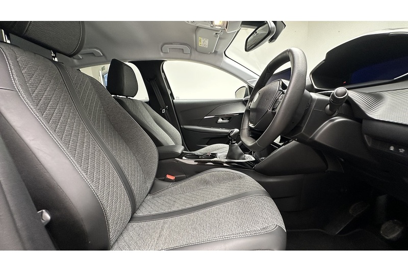 Peugeot 208 PureTech Allure - U4394
