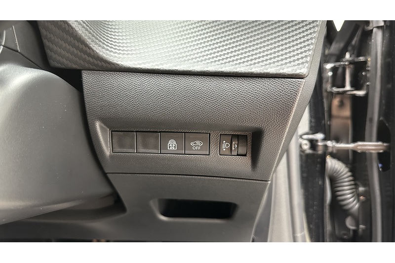 Peugeot 208 PureTech Allure - U4394
