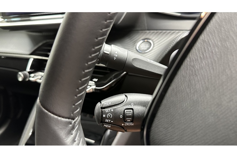 Peugeot 208 PureTech Allure - U4394