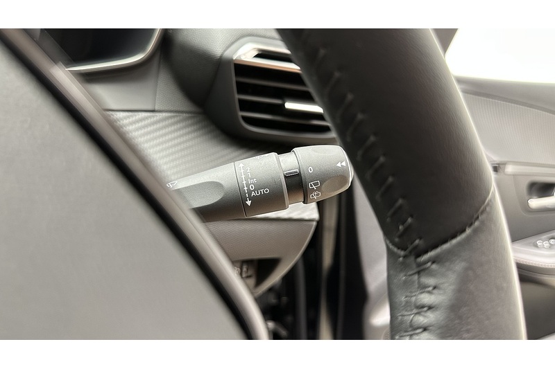 Peugeot 208 PureTech Allure - U4394