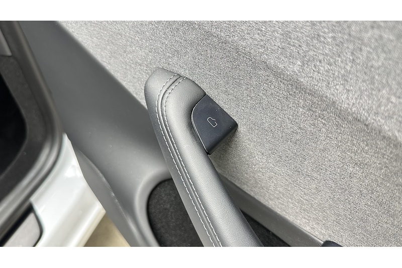 Tesla Model 3  - U4396