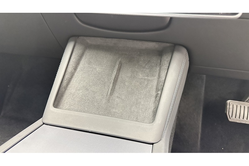 Tesla Model 3  - U4396