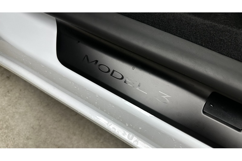 Tesla Model 3  - U4396