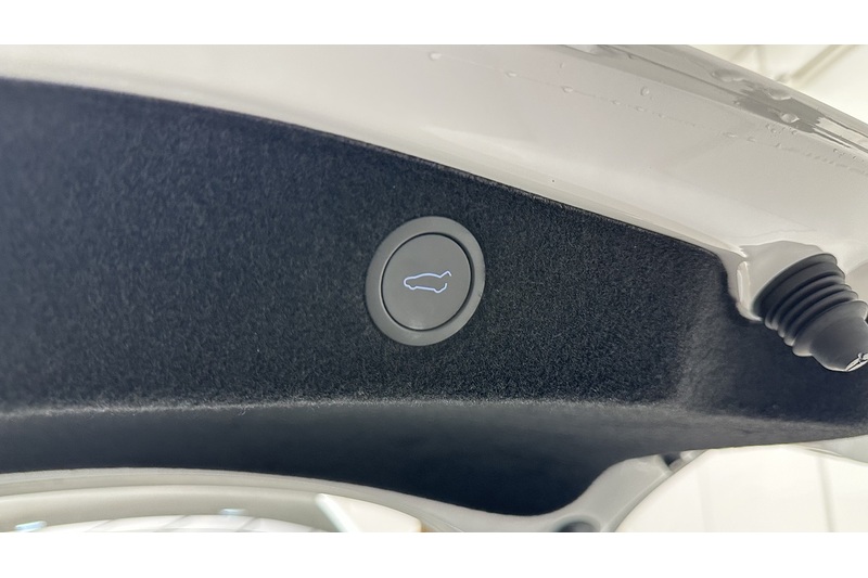 Tesla Model 3  - U4396