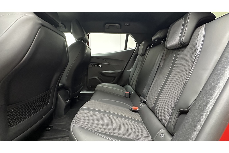 Peugeot E-2008 GT - U4401