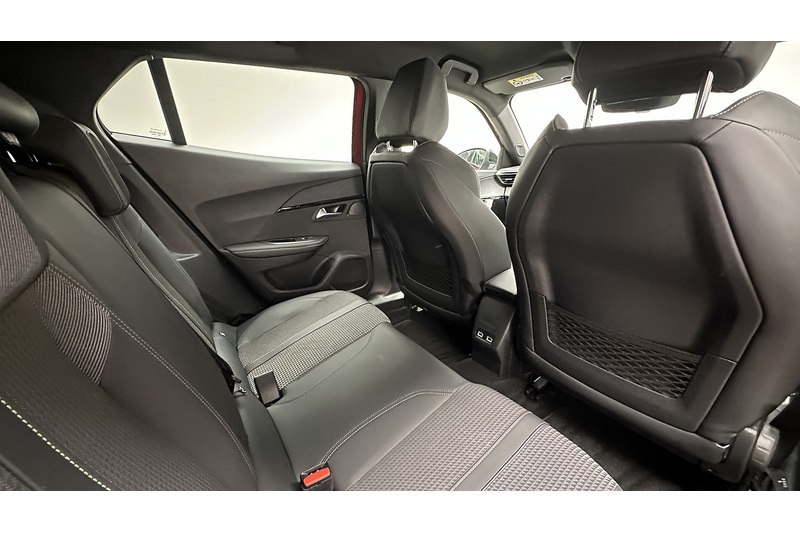 Peugeot E-2008 GT - U4401