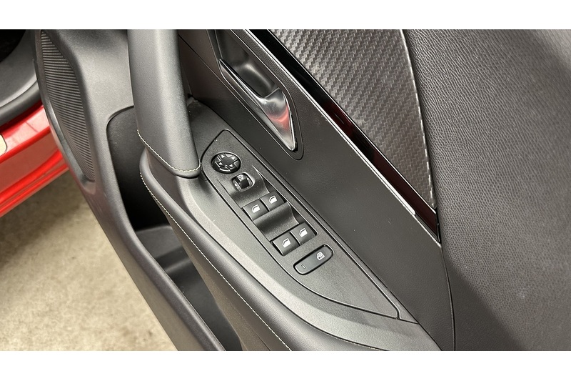 Peugeot E-2008 GT - U4401