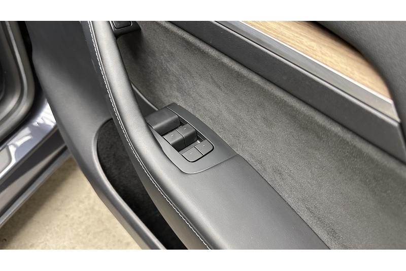 Tesla Model Y Performance - U4415