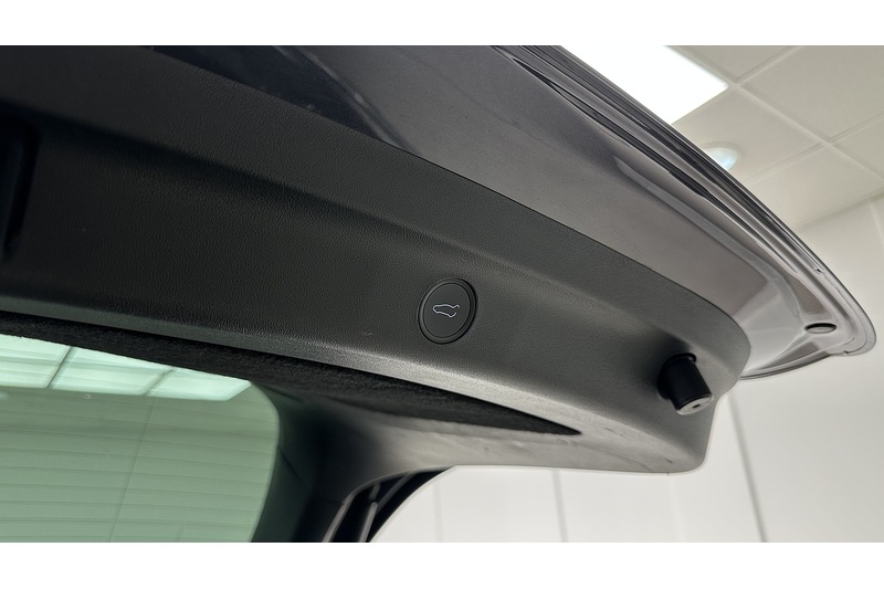 Tesla Model Y Performance - U4415