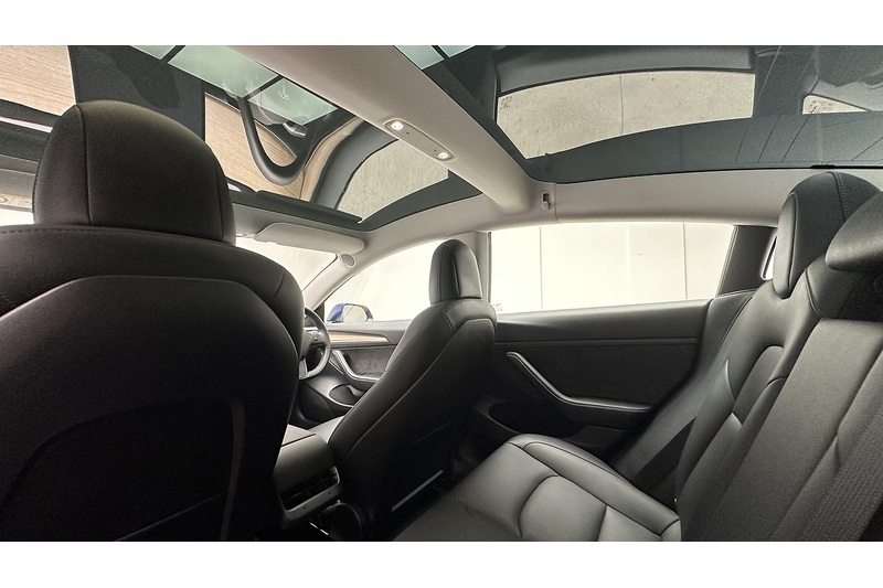 Tesla Model 3  - U4416