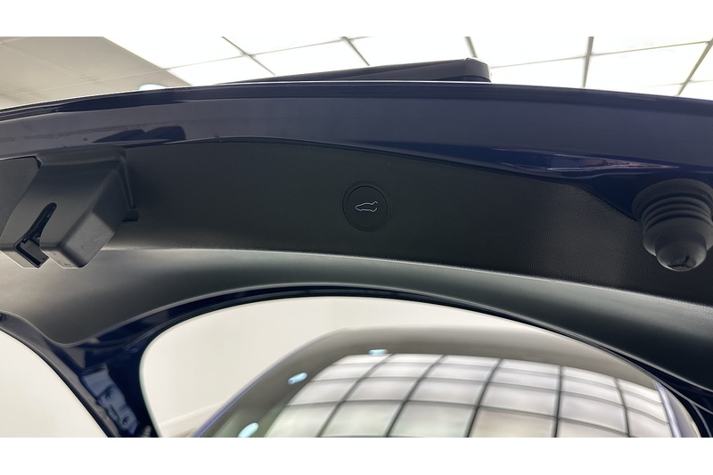 Tesla Model 3  - U4416
