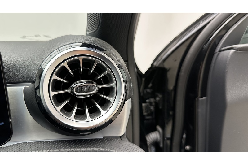 Mercedes-Benz A Class A200h MHEV AMG Line - U4434