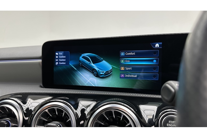 Mercedes-Benz A Class A200h MHEV AMG Line - U4434
