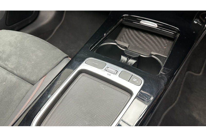 Mercedes-Benz A Class A200h MHEV AMG Line - U4434