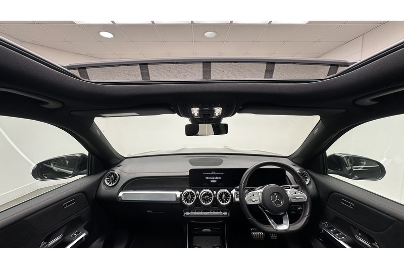 Mercedes-Benz EQB EQB 350 AMG Line - U4436